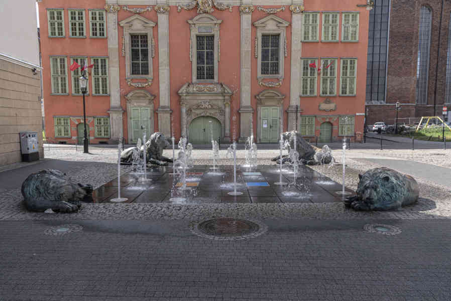 Polonia - Gdansk 073 - fuente de los Cuatro Cuartos.jpg